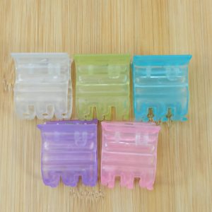 Broche cuadrado pastel transparente