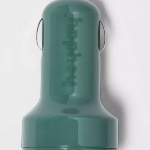Cargador de celular para auto color verde. Marca Heyday